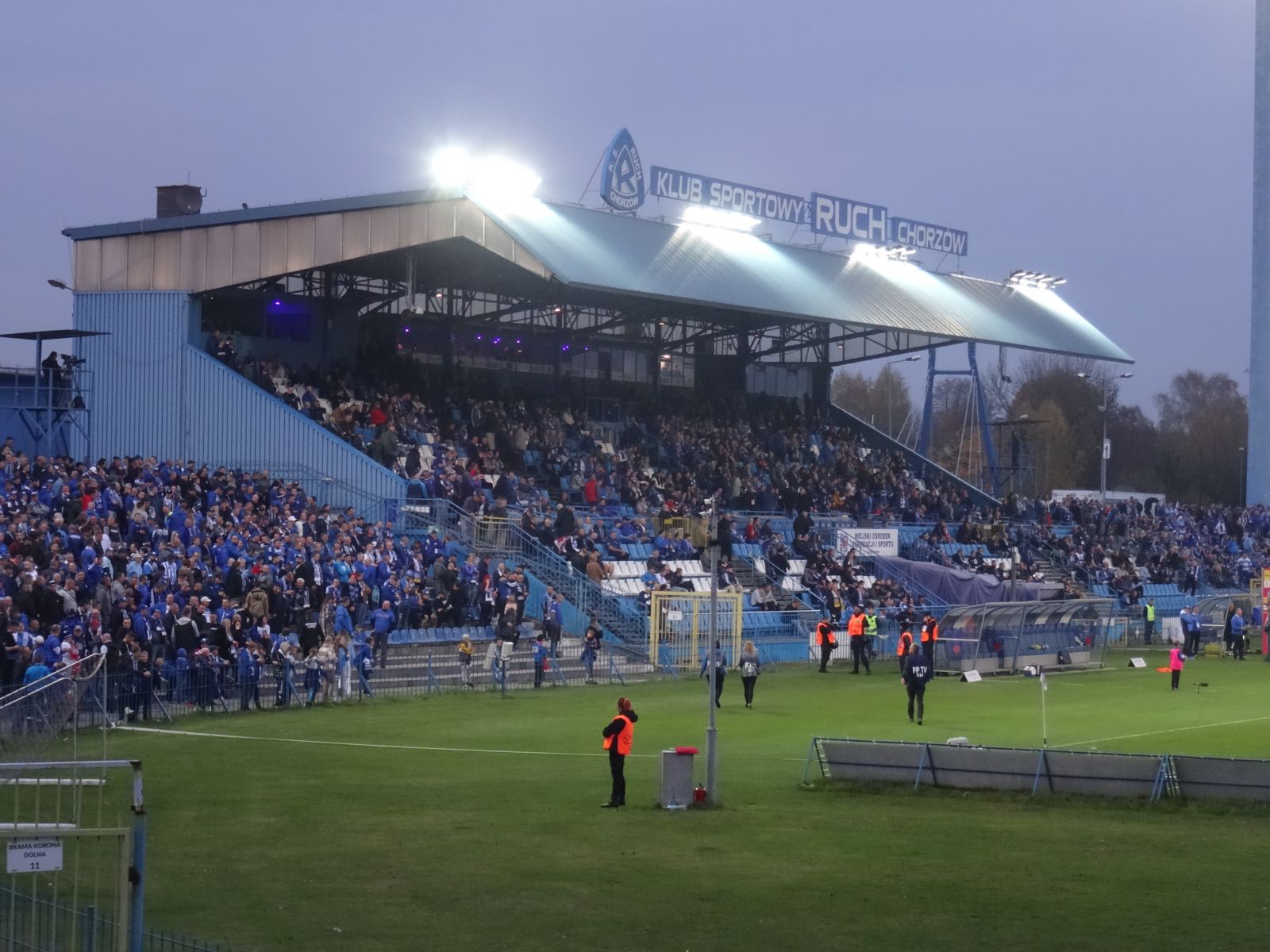 Sparta Prague fans invade pitch following defeat to Slavia Prague 