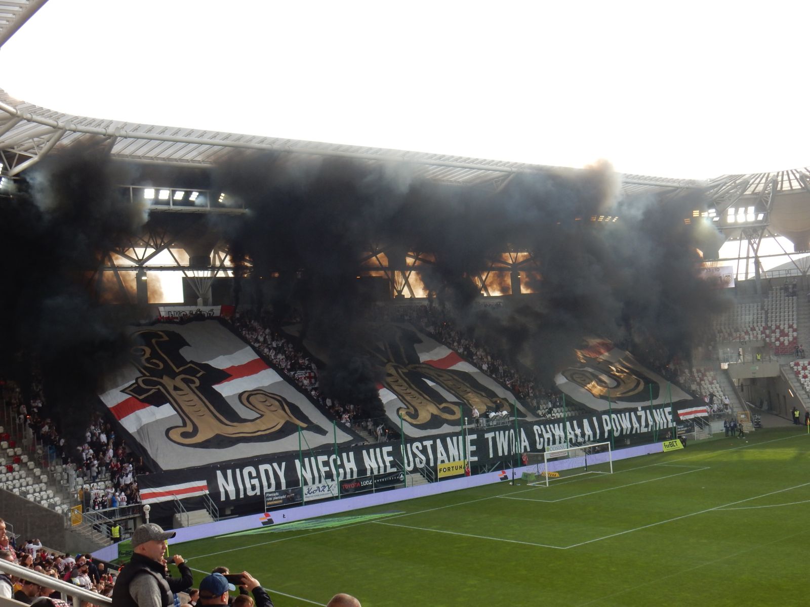 AC Sparta Praha] Sparta Praha beats Slavia Praha 3-2 in the Prague Derby to  go 5 points clear at the top of the table (with only 3 matches to go) :  r/soccer