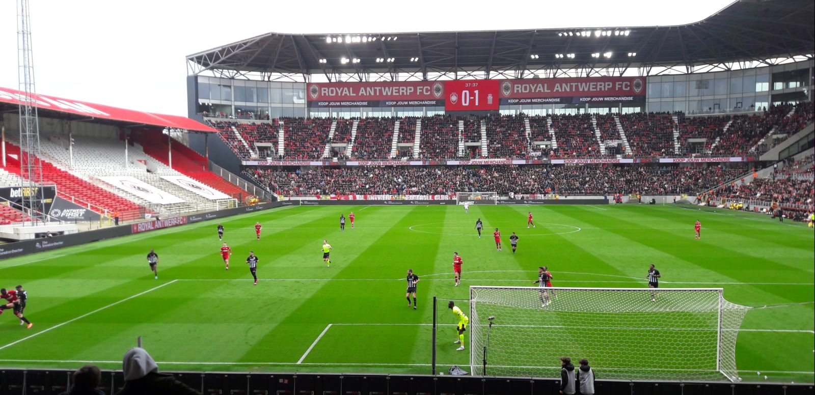 Feyenoord 3 AZ Alkmaar 0 in April 2018 at De Kuip. Feyenoord won the Dutch  KNVB Cup for the 13th time .